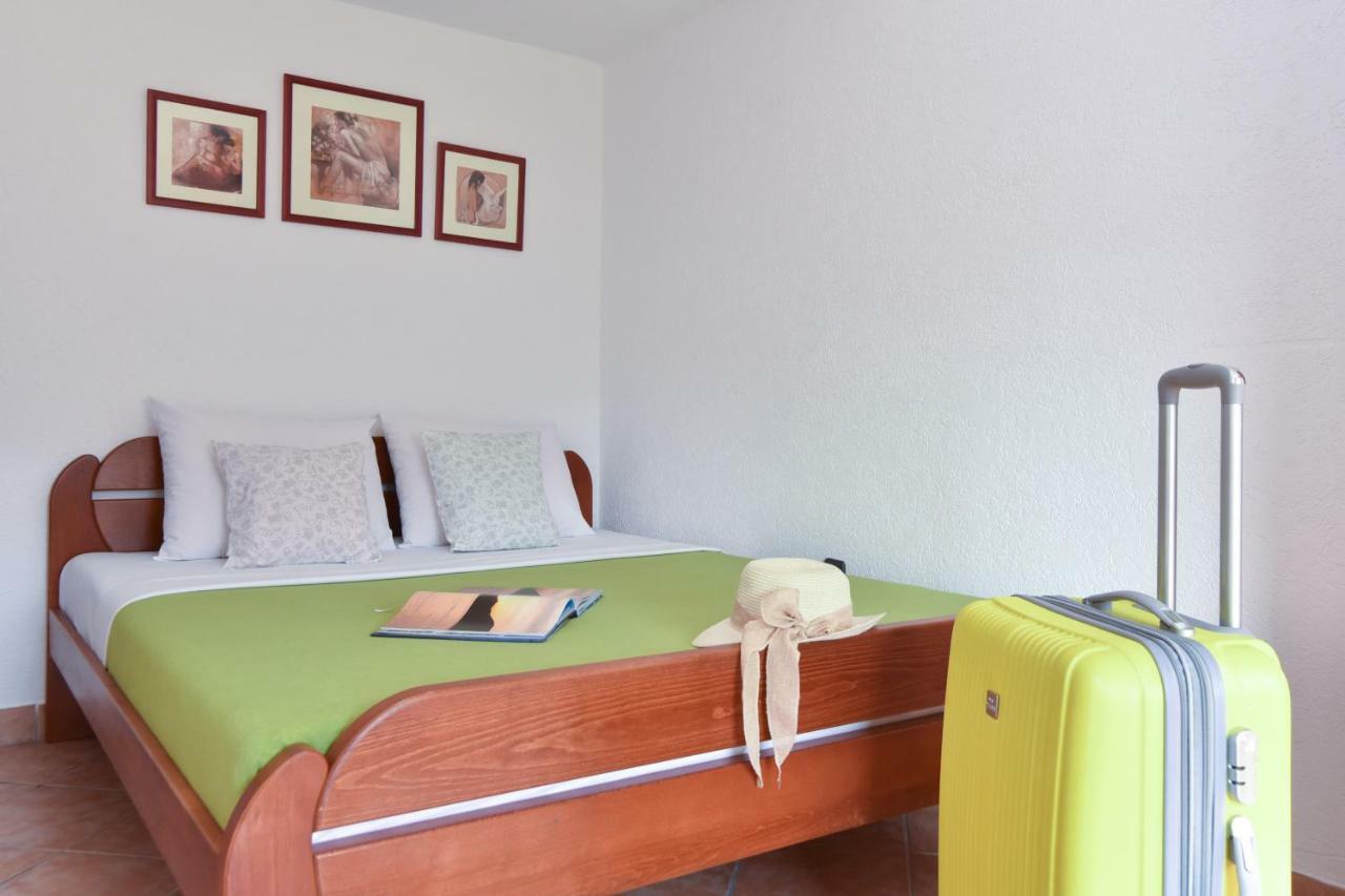 Guest House Jedro Petrovac Exterior foto