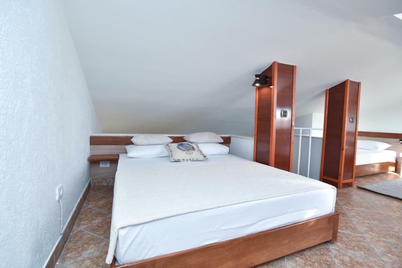 Guest House Jedro Petrovac Exterior foto